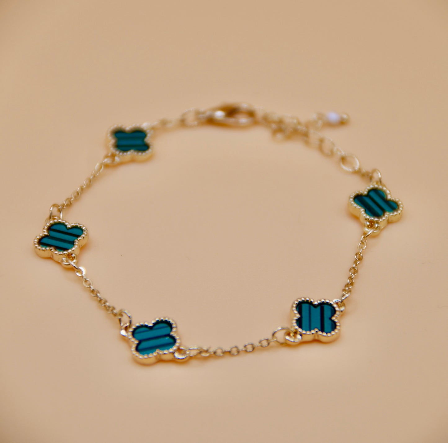 Clover green bracelet in gold