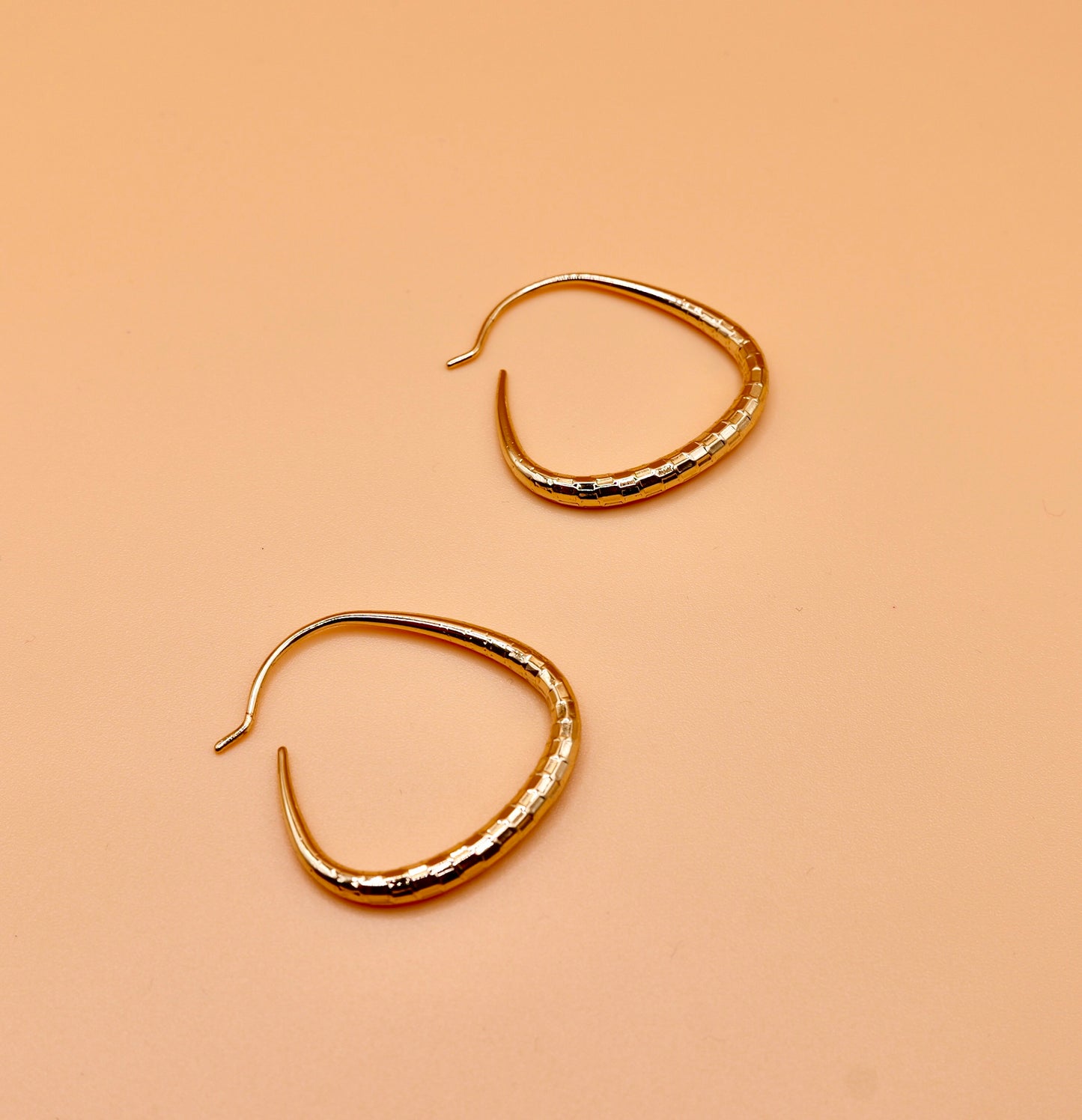 "Jackie" Oval hoop earrings - Gold