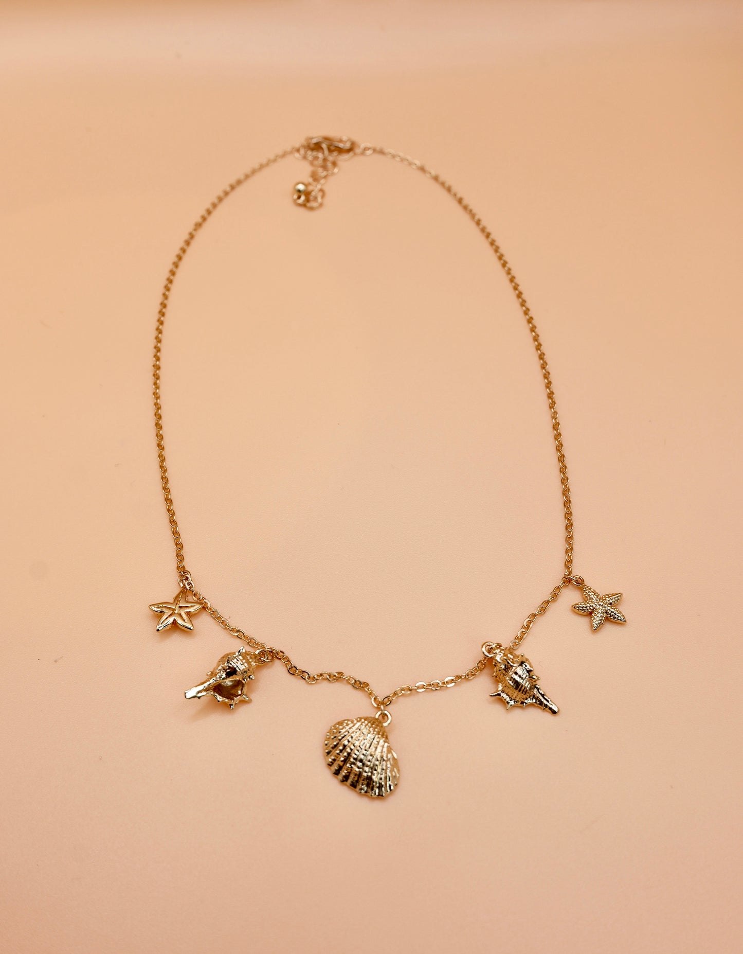 Shell gold charm necklace