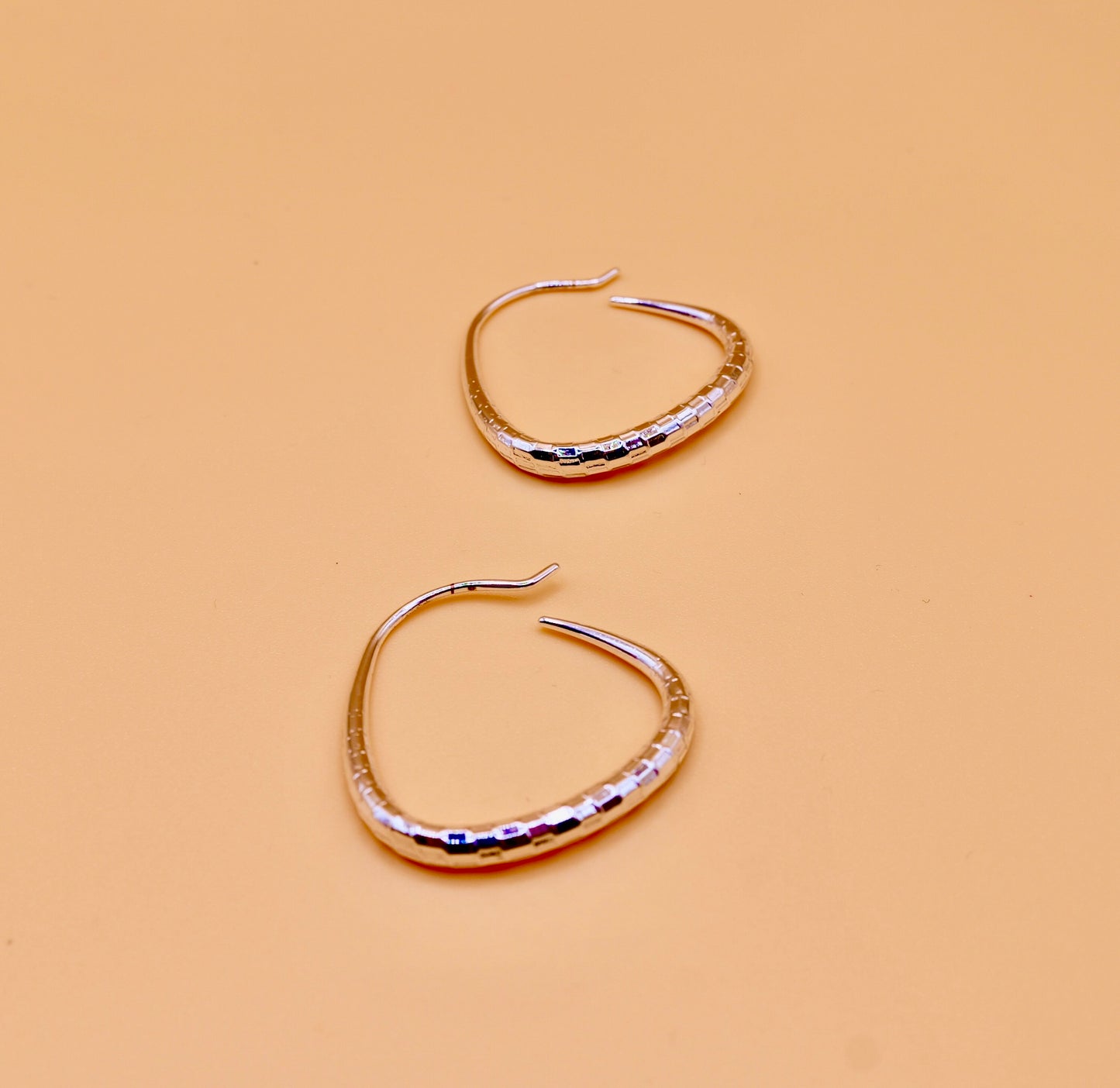 "Jackie" Oval hoop earrings - Silver