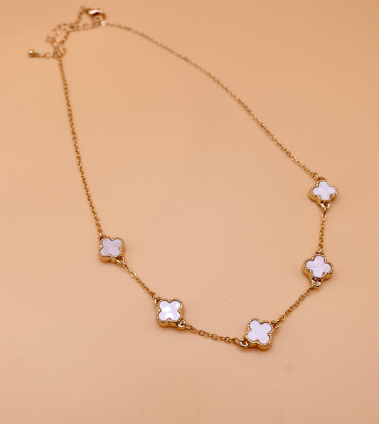 Clover multi white necklace in gold