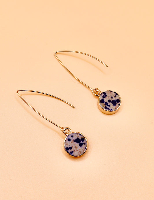 Drop earrings in gold with spotted stone