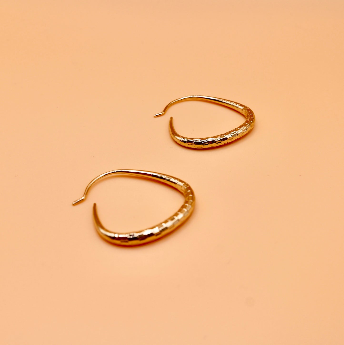 "Jackie" Oval hoop earrings - Gold