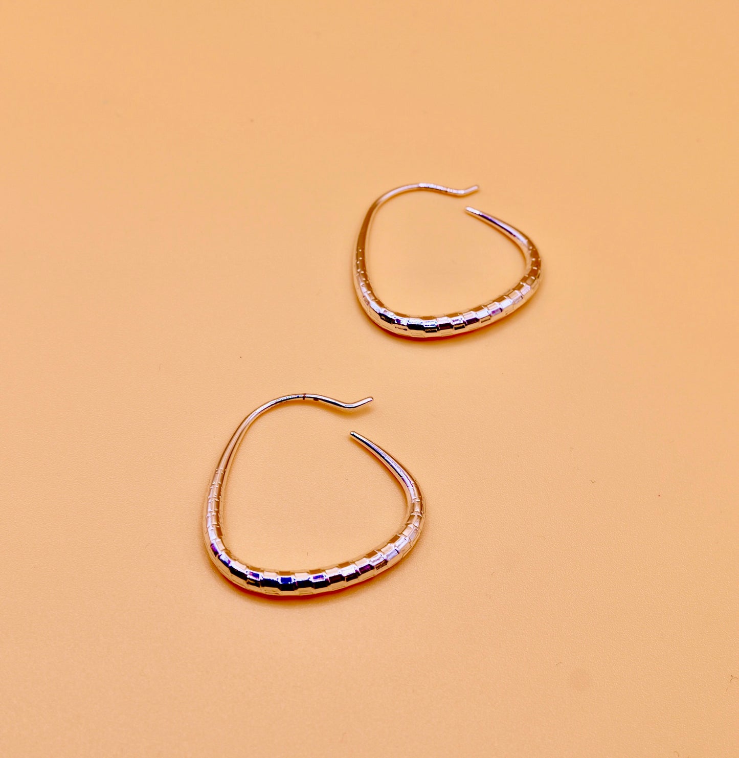 "Jackie" Oval hoop earrings - Silver