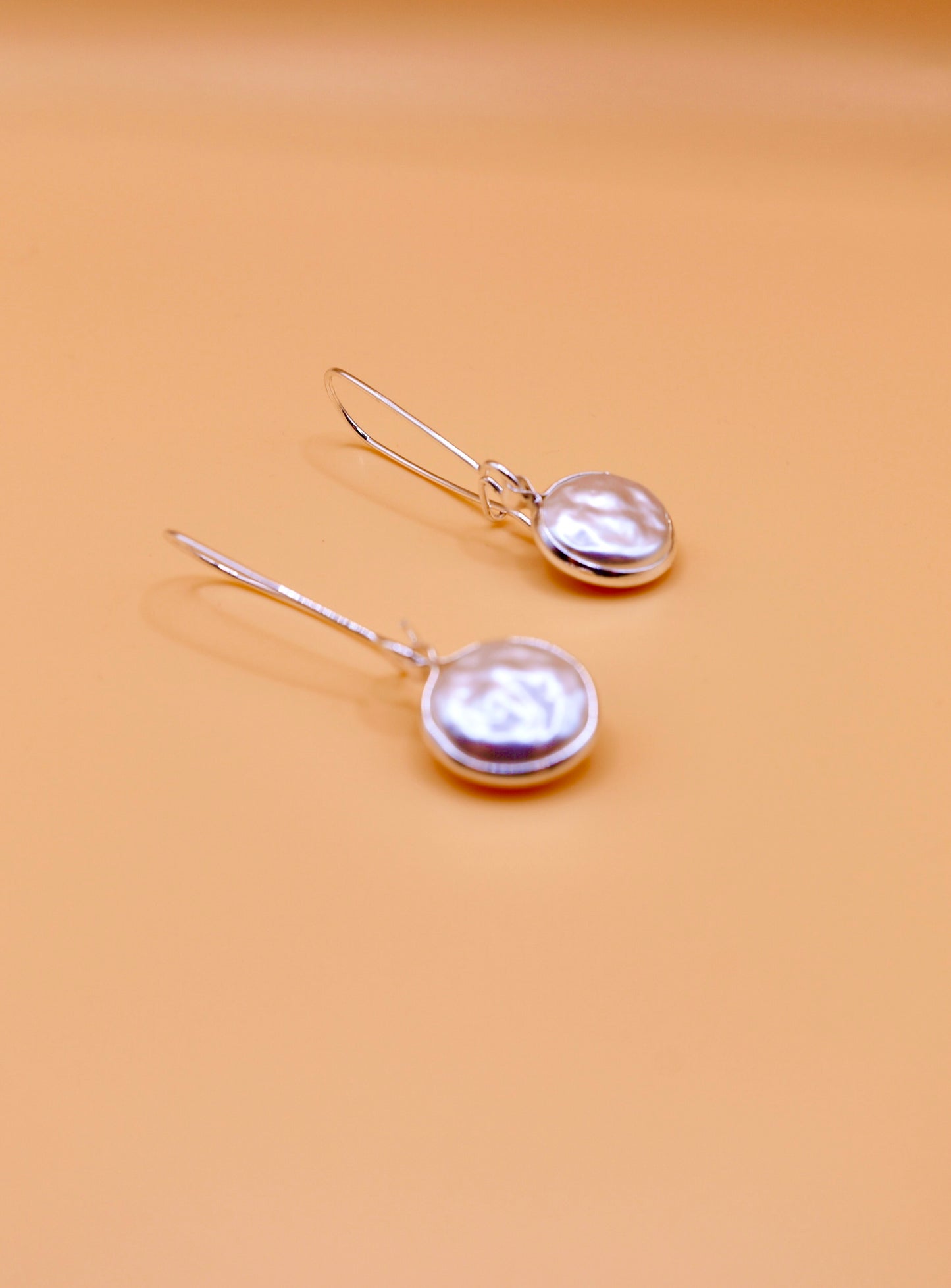 Drop earrings in silver with pearl