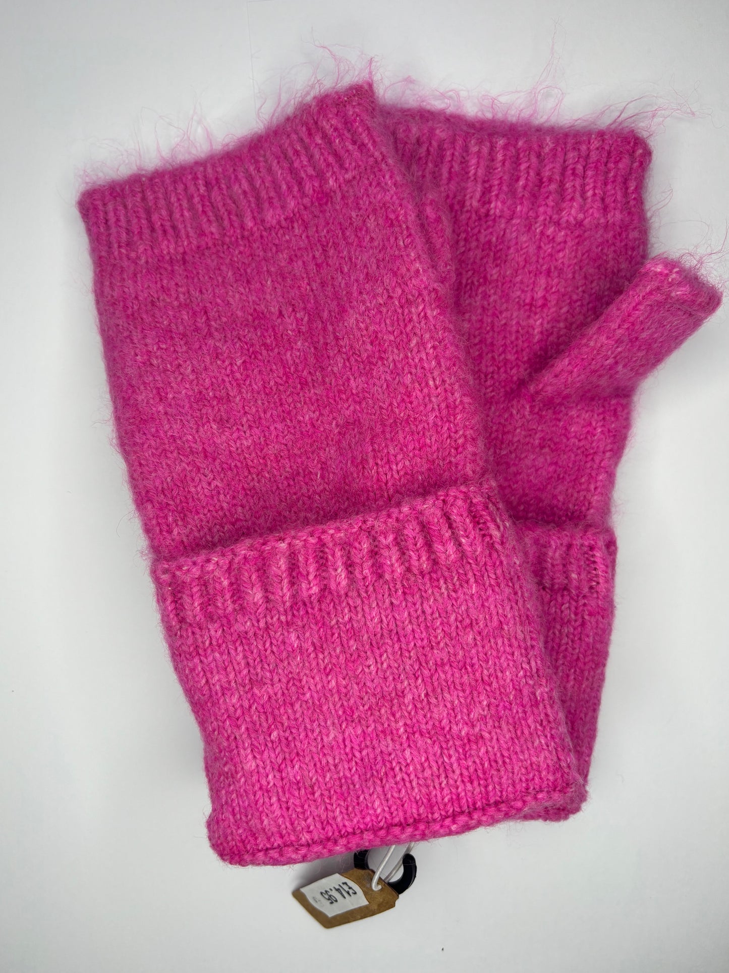 Fuschia fingerless gloves