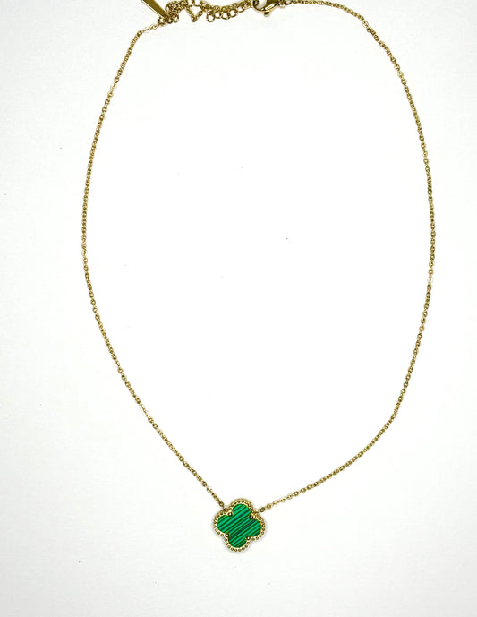 Clover green pendant necklace in gold