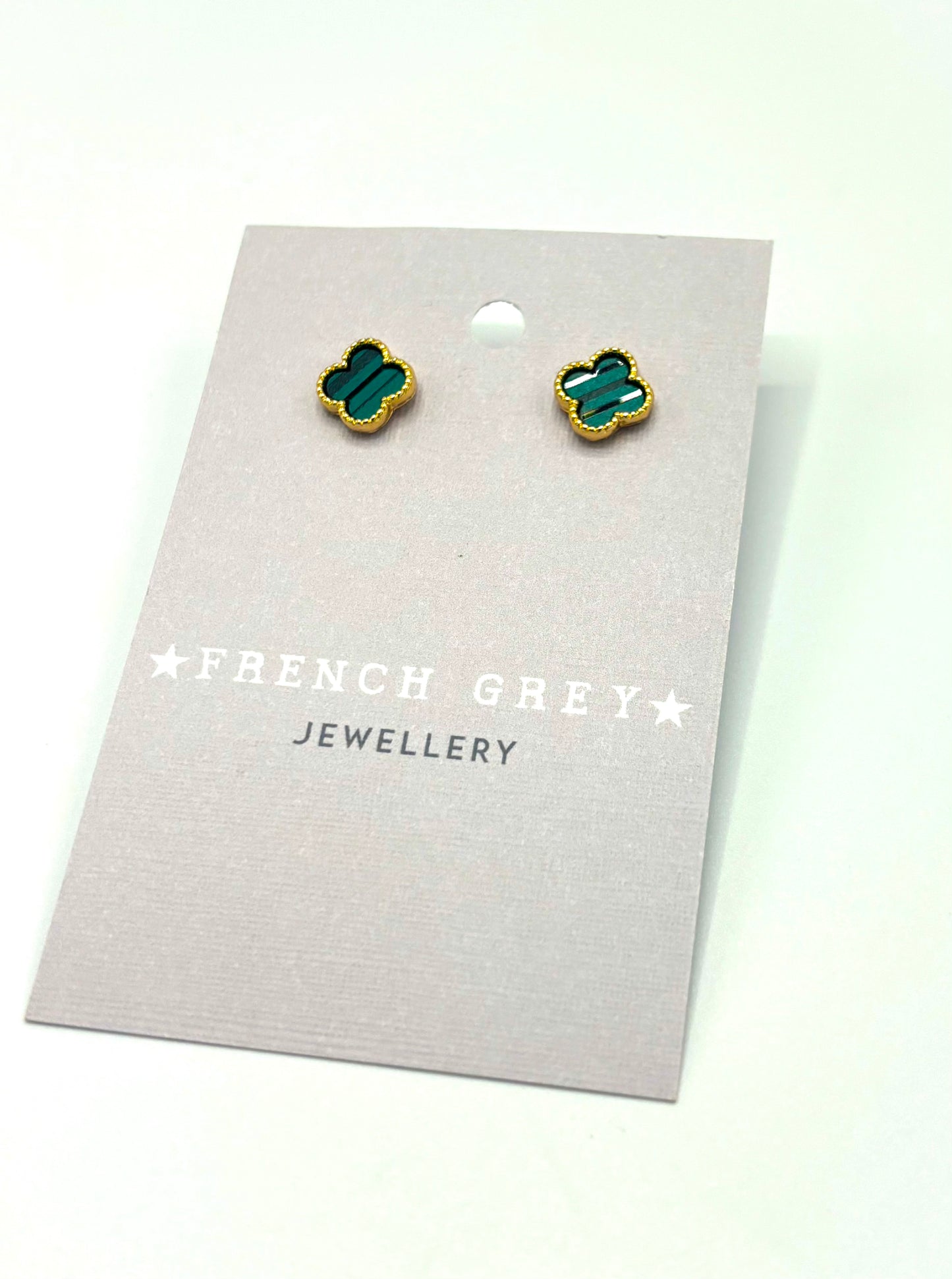 Clover stud earrings in gold and green