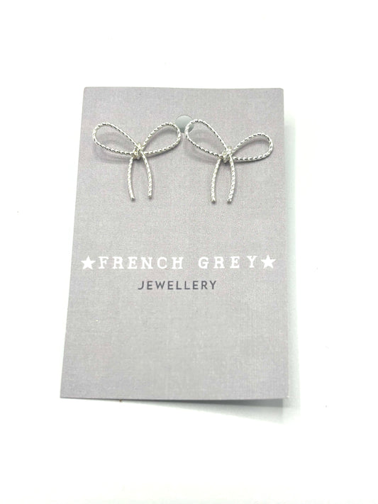 Bow stud earrings in silver