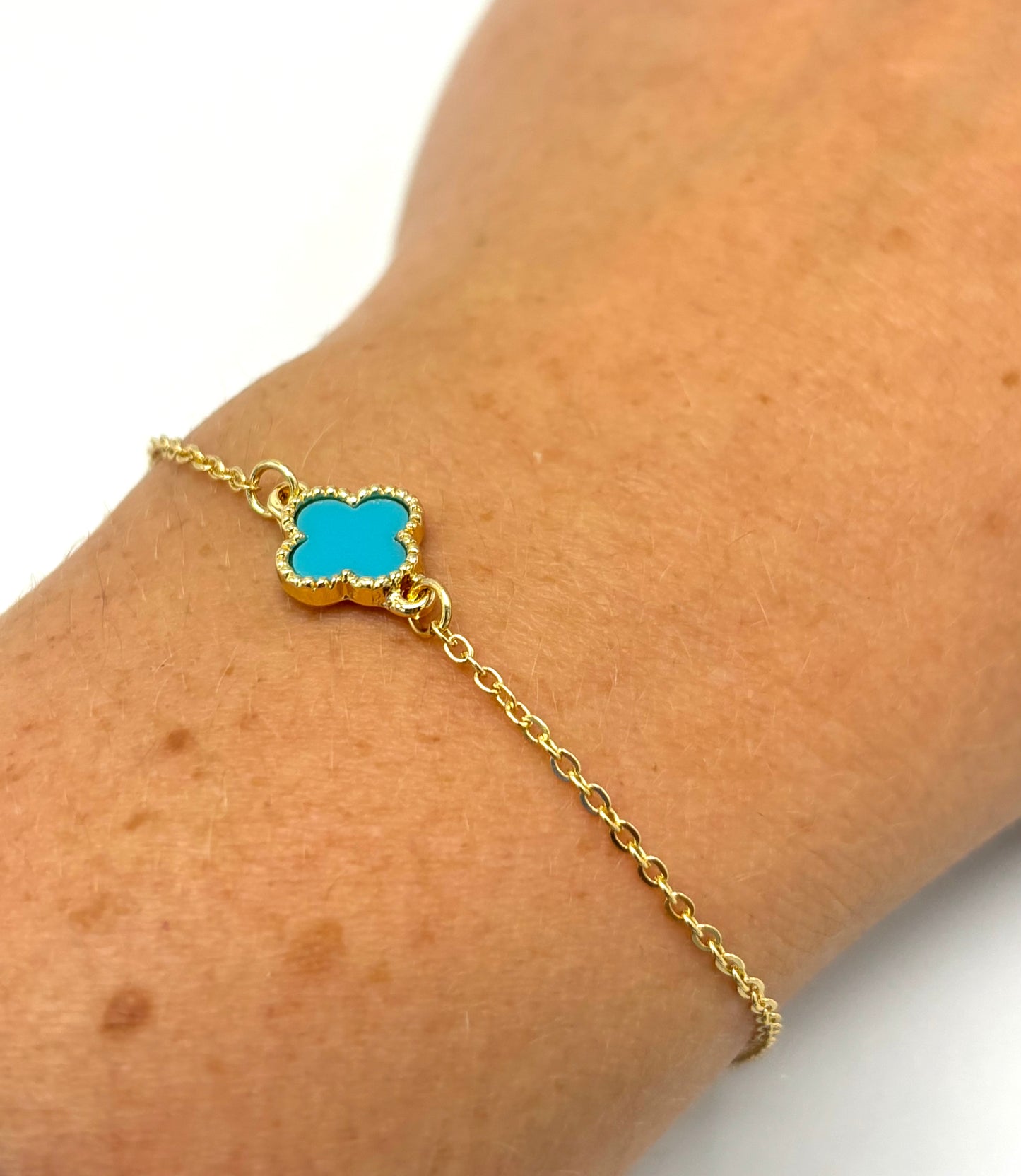 Single clover aqua bracelet in gold