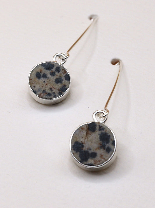 Drop earrings in silver with spotted stone