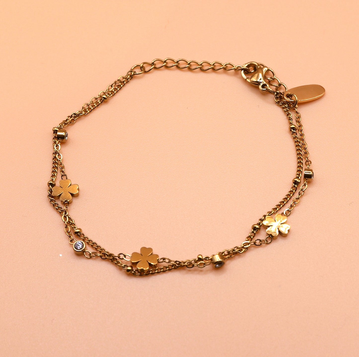 Clover charm bracelet in gold